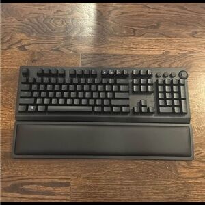 Razer BlackWidow V3 Pro Keyboard and Wrist Rest